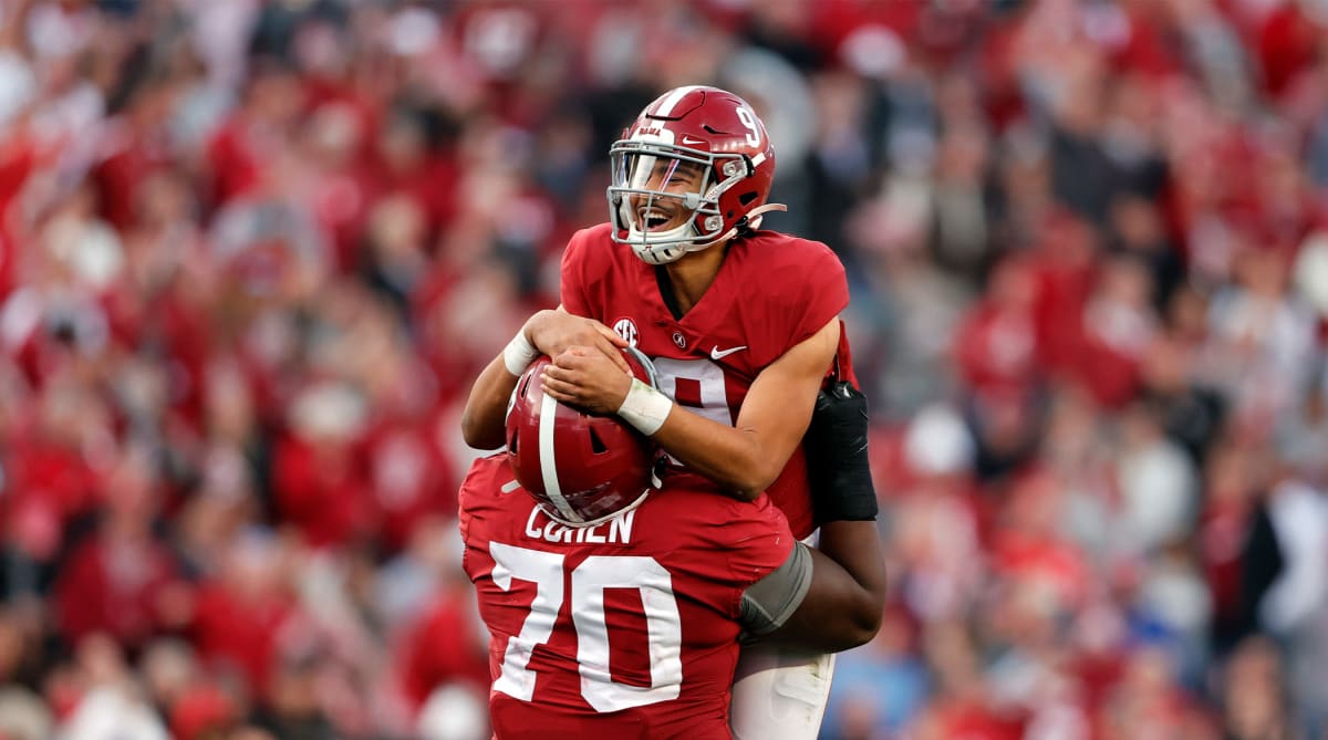 Bryce Young Expands Heisman Resume, Breaks 'Bama Single-Game Passing Record