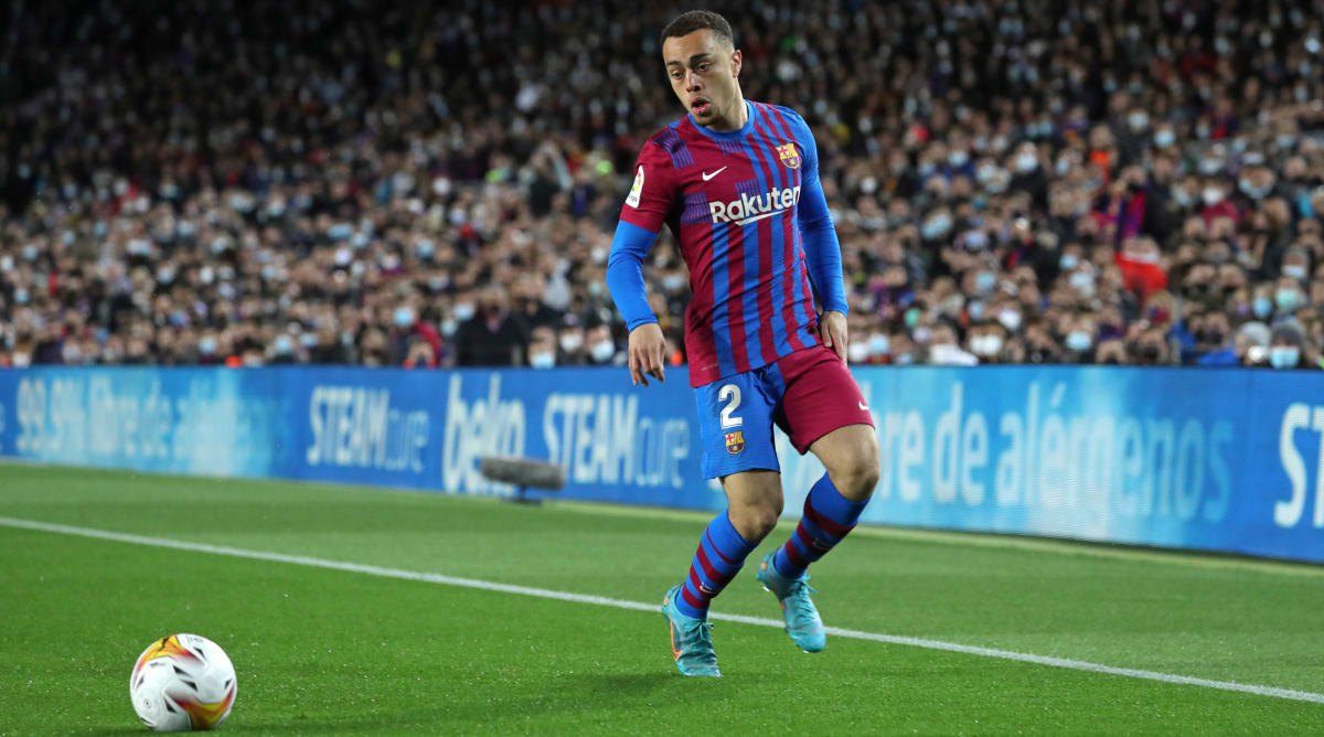 USMNT’s Sergiño Dest Returns From Injury for Barcelona’s Europa League Quarterfinal
