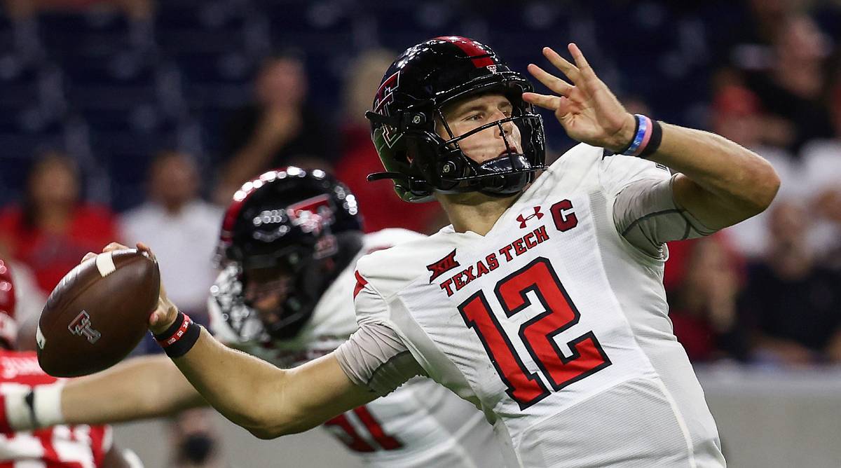 College Quarterback Proposes to Girlfriend Using NIL Deal
