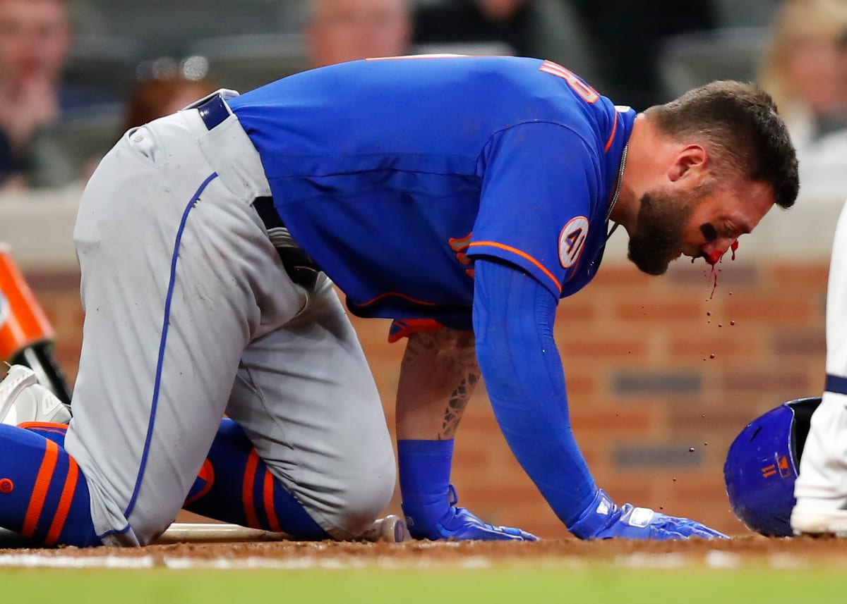 Mets OF Kevin Pillar Hit in Face by Errant Pitch, Exits Game