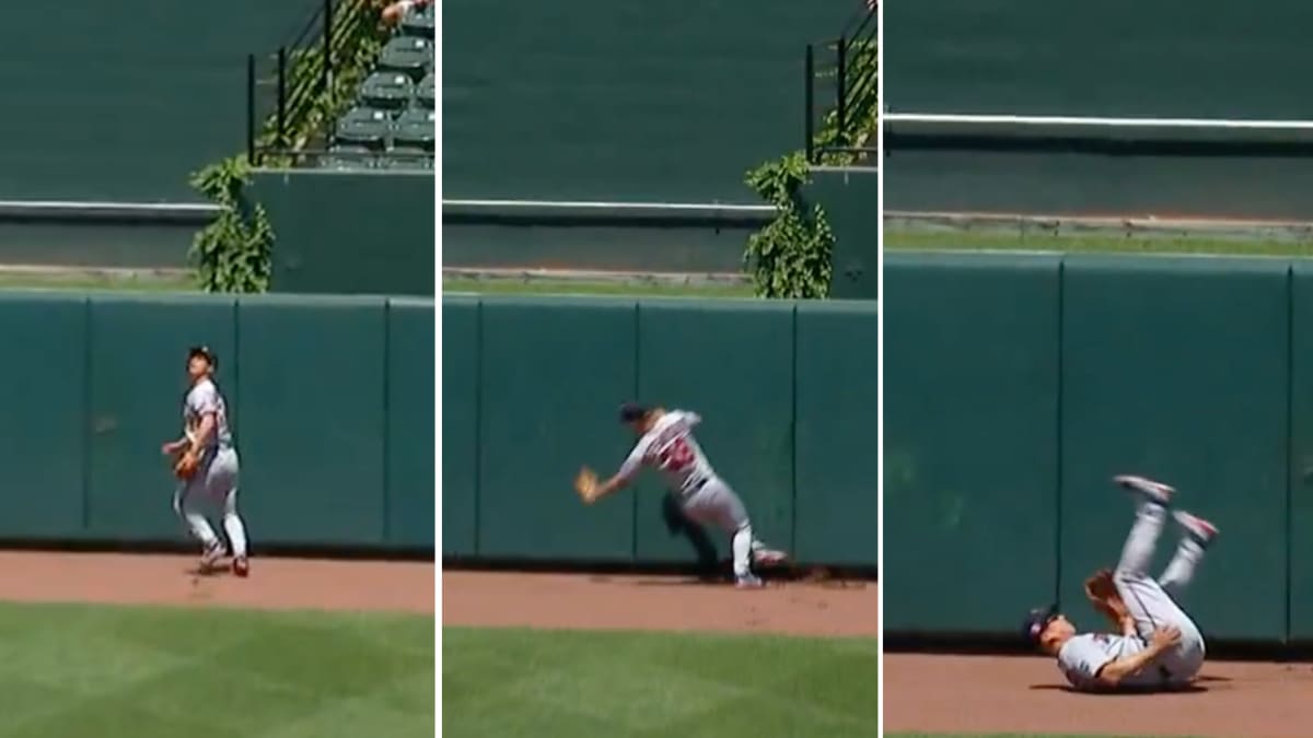 Rob Refsnyder’s Warning Track Wipeout Is an All-Time Great Sports Blooper