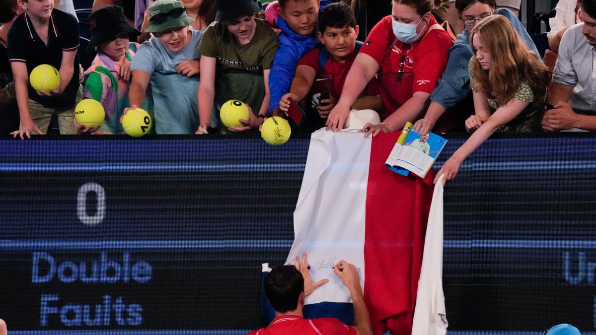 Police Question Australian Open Fans for Displaying Russian Flag, per Report