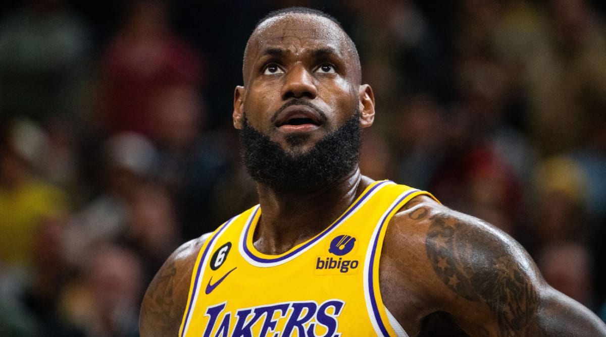 NBA players erupt as LeBron James breaks all-time scoring record - Lakers  Daily