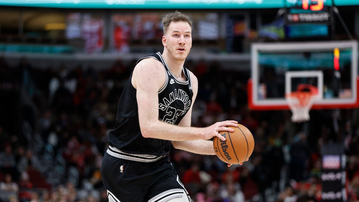Raptors Reportedly Acquire Center Jakob Poeltl in Trade With Spurs