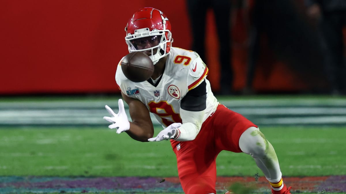 Chiefs' JuJu Smith-Schuster Asked About Controversial Holding Call in Super  Bowl