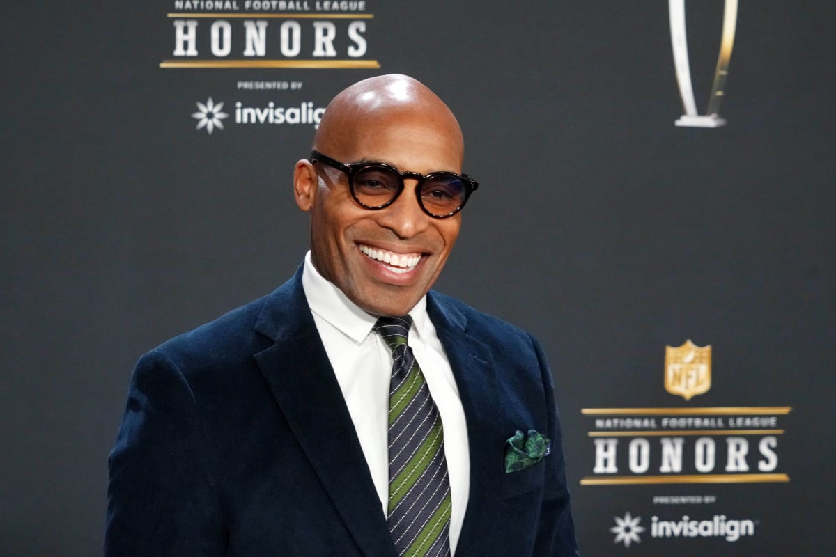 Feb 9, 2023; Phoenix, Arizona, US; Tiki Barber poses for a photo on the red carpet before the NFL Honors award show at Symphony Hall. Mandatory Credit: Kirby Lee-USA TODAY Sports