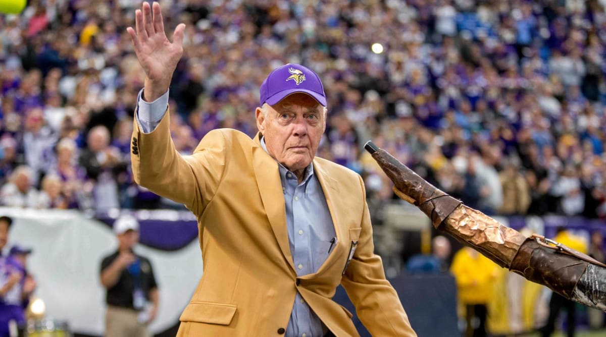Hall of Fame Vikings Coach Bud Grant Dies at 95