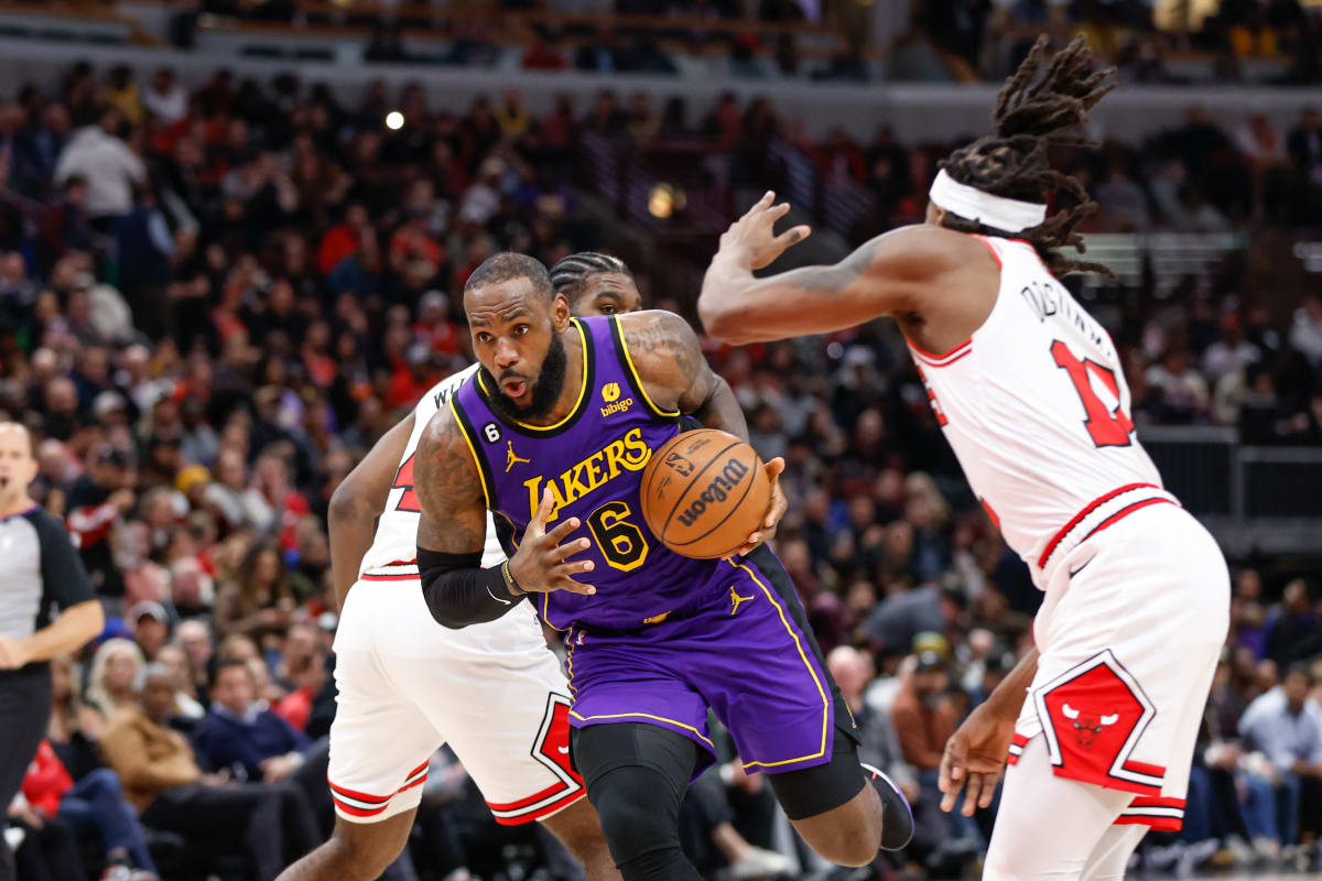 Chicago Bulls get off to a slow start and pay dearly in a 121-110 loss to the Los Angeles Lakers