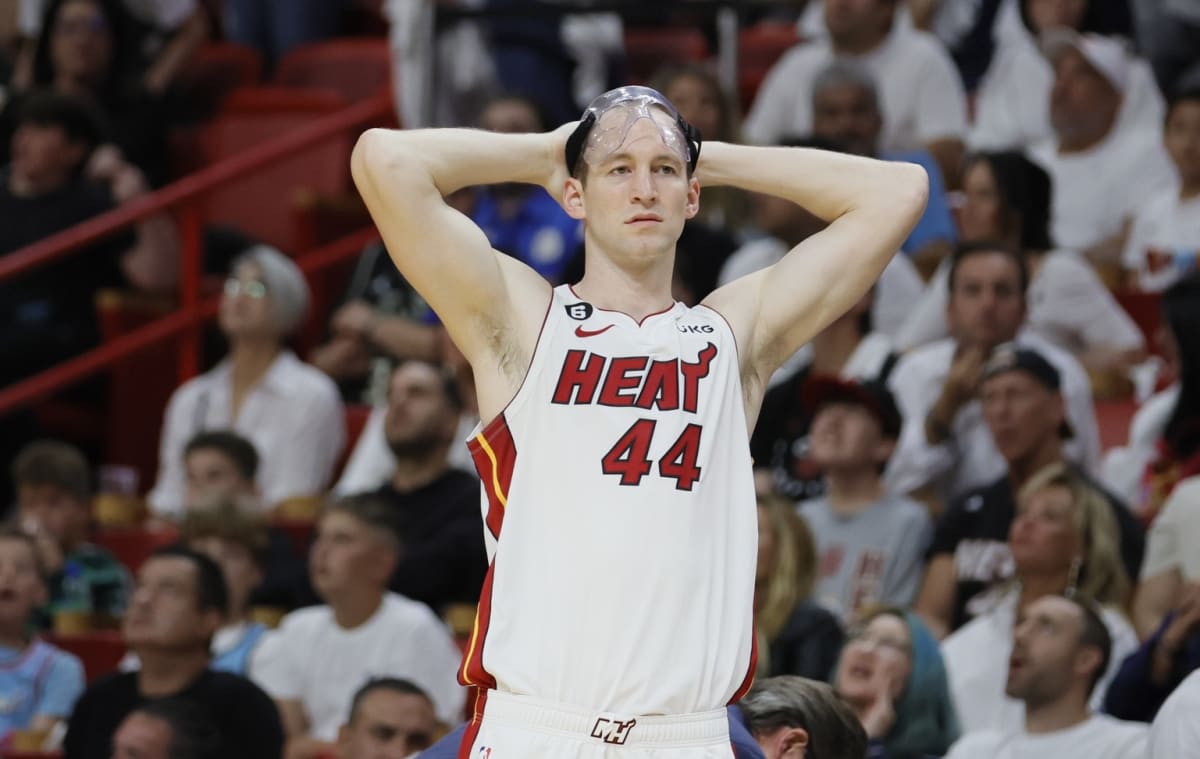 Former Hoosier Cody Zeller Wins DustUp With Julius Randle During NBA