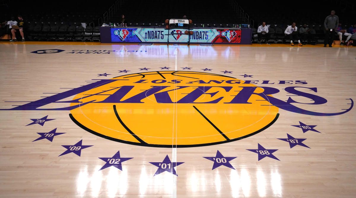 Report: Lakers Not Expected to Trade Until After Thanksgiving