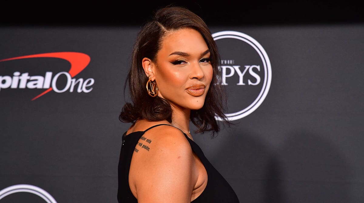 Liz Cambage Announces She Is Stepping Away From WNBA