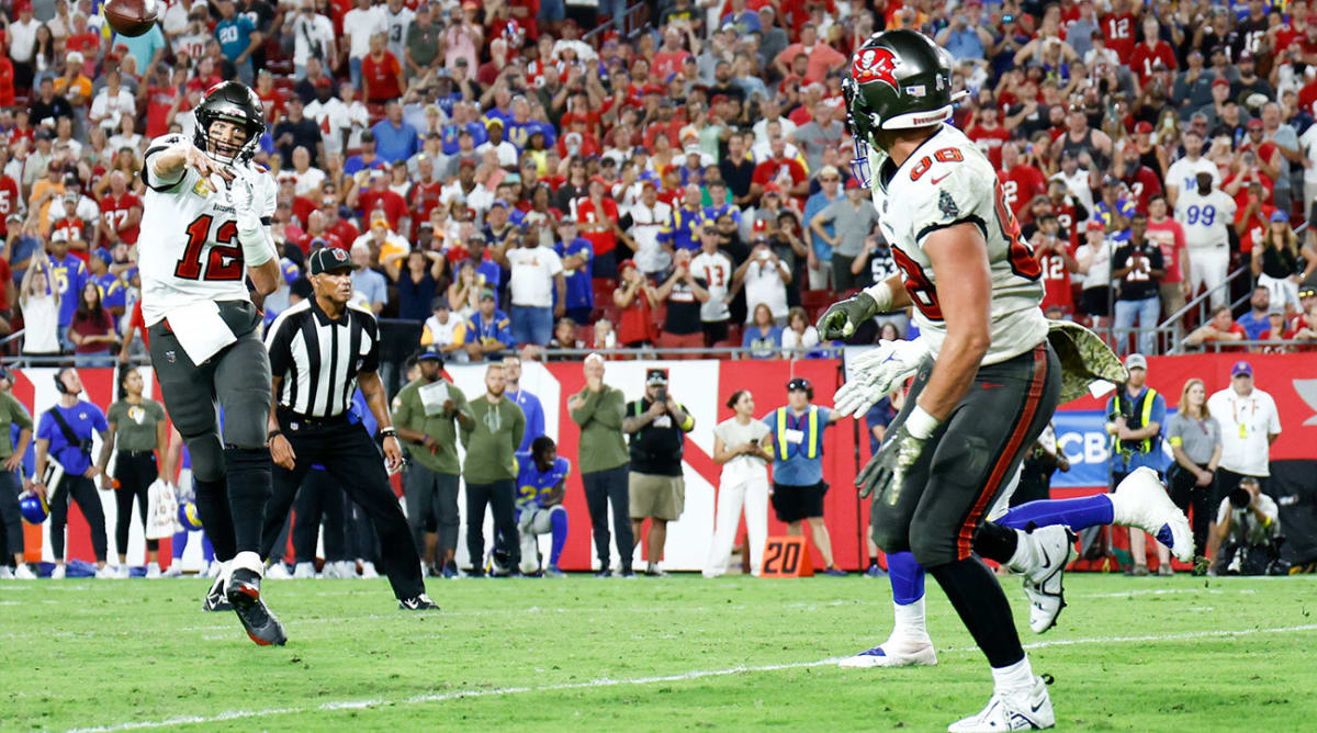 Rookie Tight End Now Part of History With Tom Brady