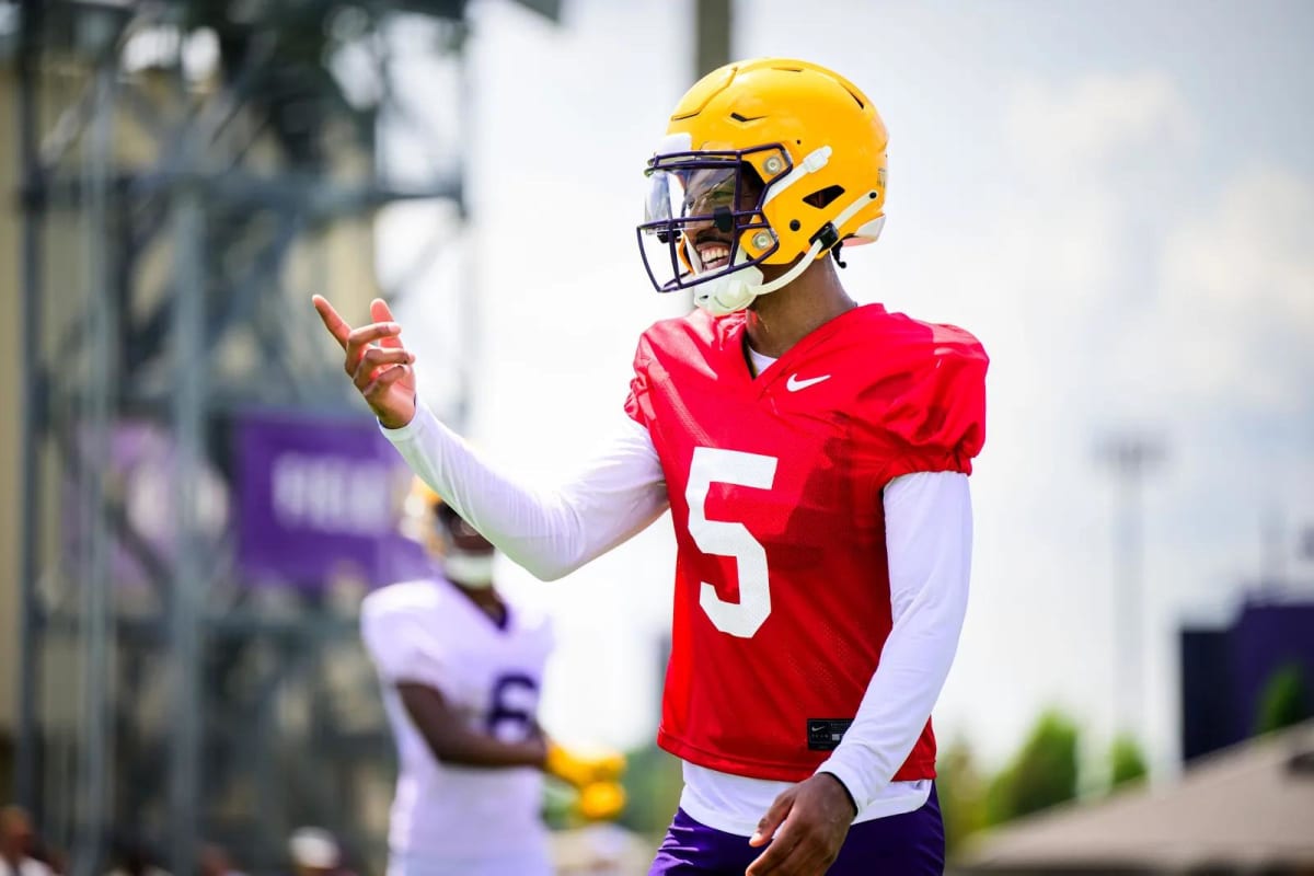 LSU Quarterback Jayden Daniels Named SEC Offensive Player of the Week
