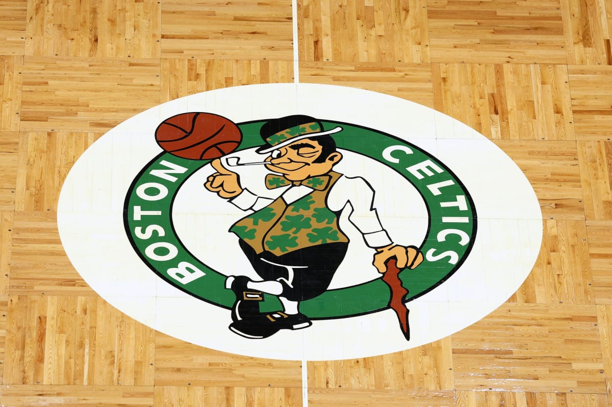 Boston Celtics Officially Sign New Center