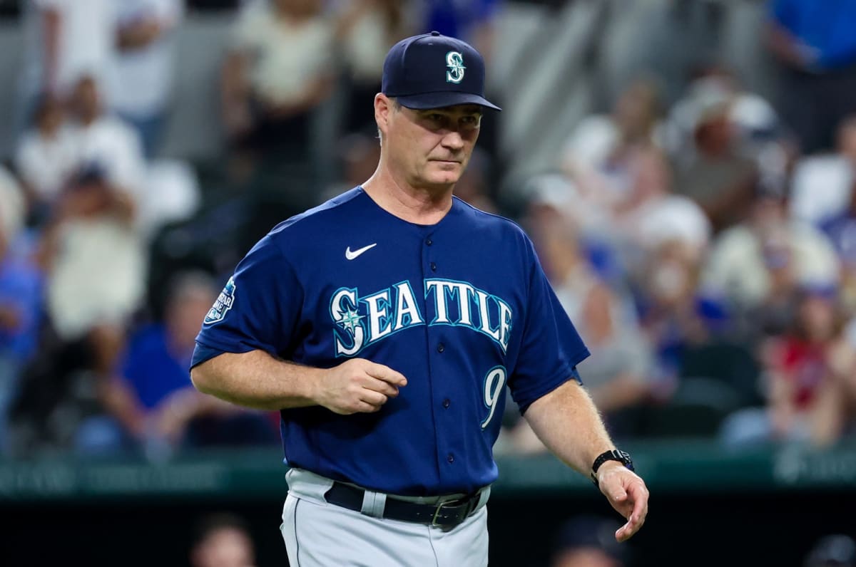 Seattle Mariners Remain in Playoff Race Despite Awful Start to Crucial Series