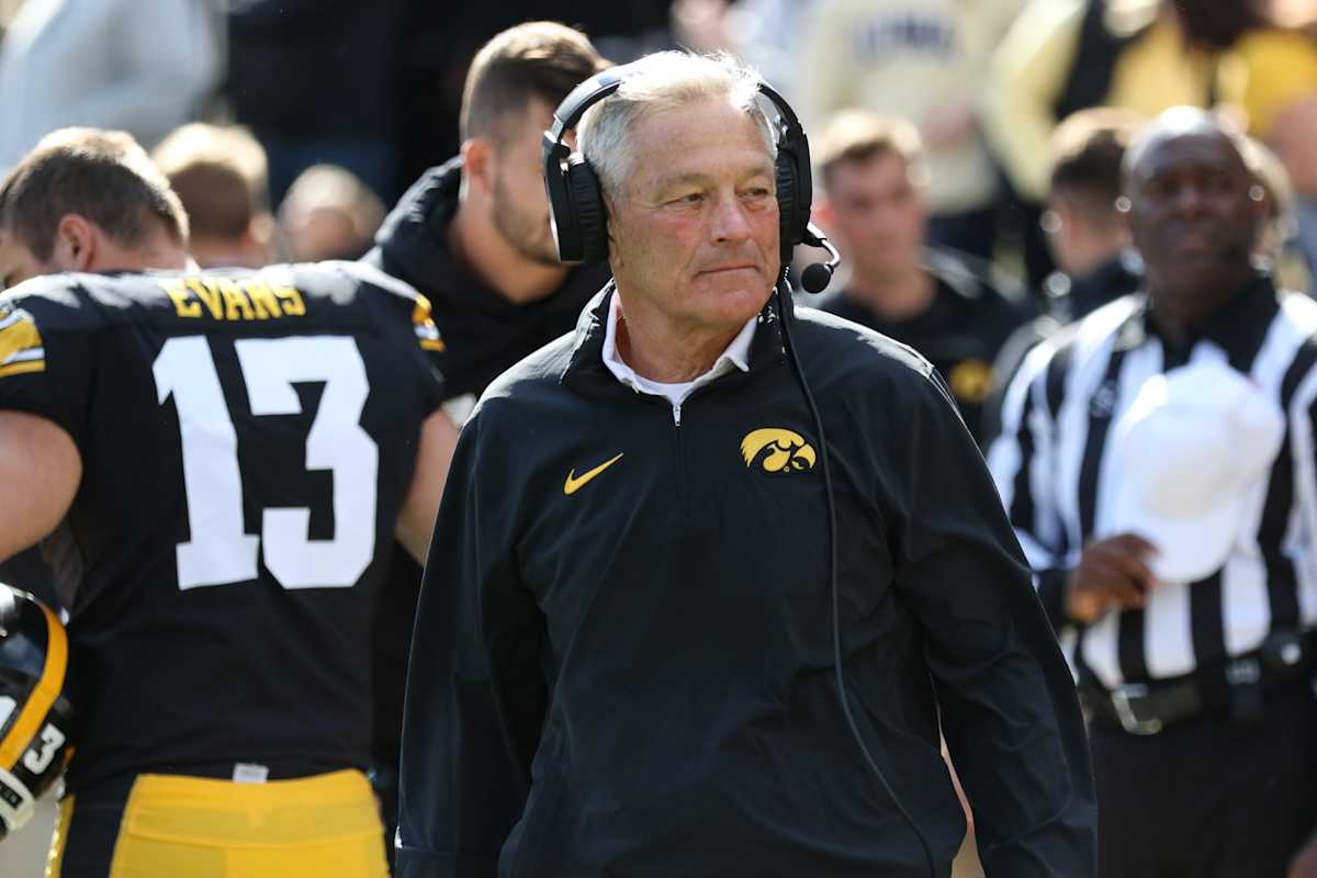 Iowa Head Coach Kirk Ferentz Congratulates Aaron Kampman and Expresses Concerns about Replay