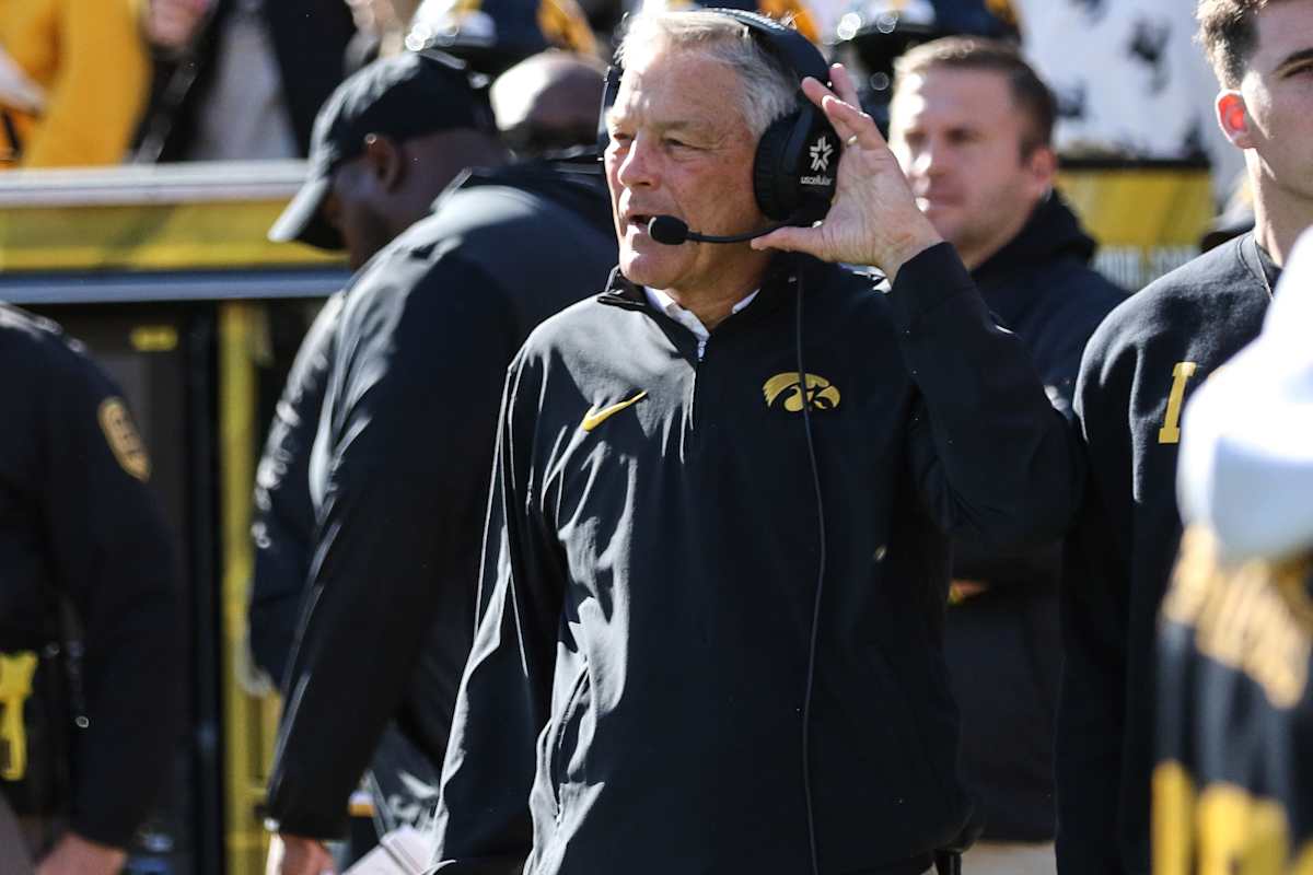 Iowa Hawkeyes Coach Ferentz Congratulates Players, Praises Michigan