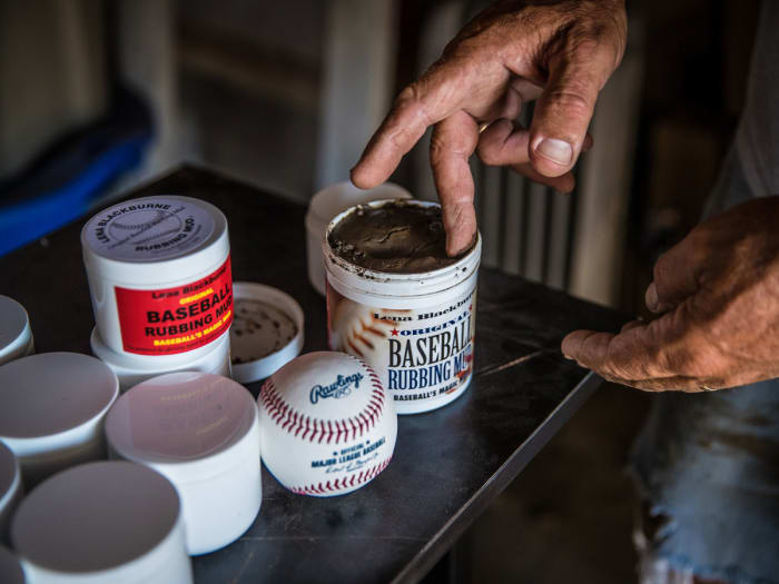 MLB leans on longtime mud supplier, not Rawlings, to coat balls