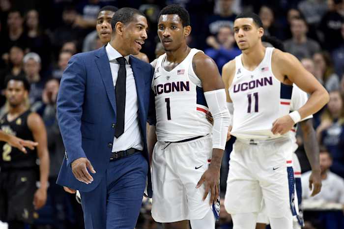 kevin-ollie-uconn-players.jpg