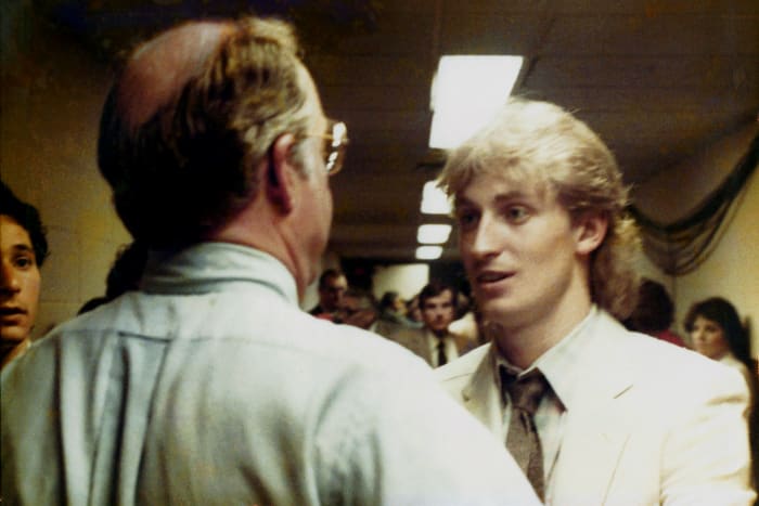 1983-Wayne-Gretzky-Bill-Torrey.jpg