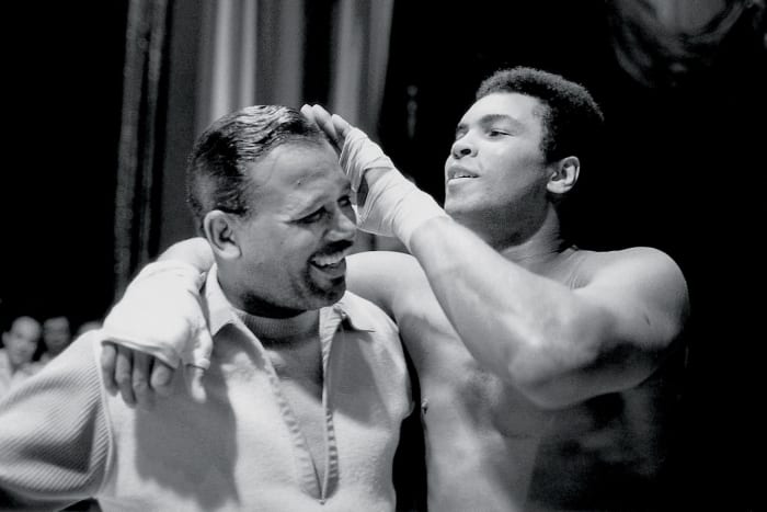 1973-Muhammad-Ali-Sugar-Ray-Robinson-014476238.jpg