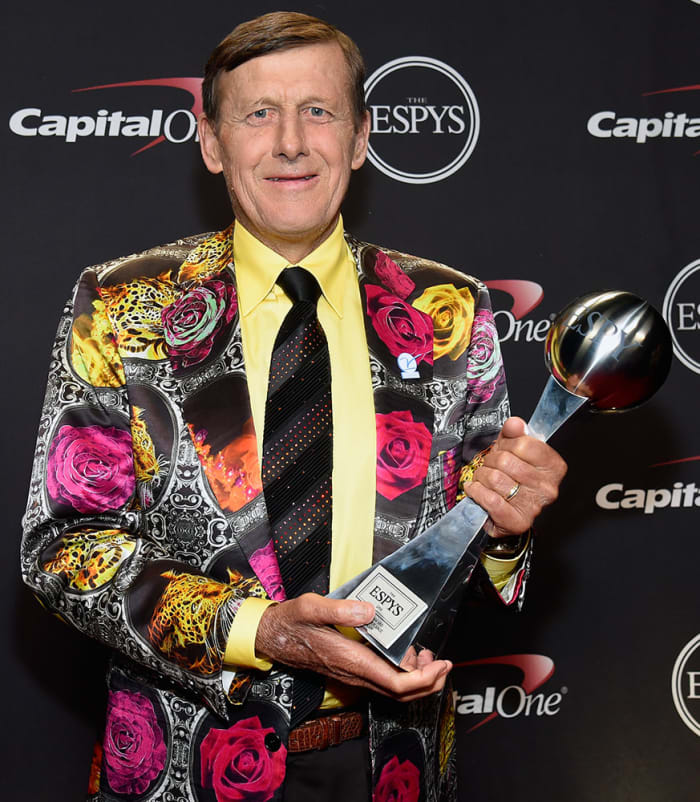 Craig Sager: NBA broadcaster all smiles during fight of his life