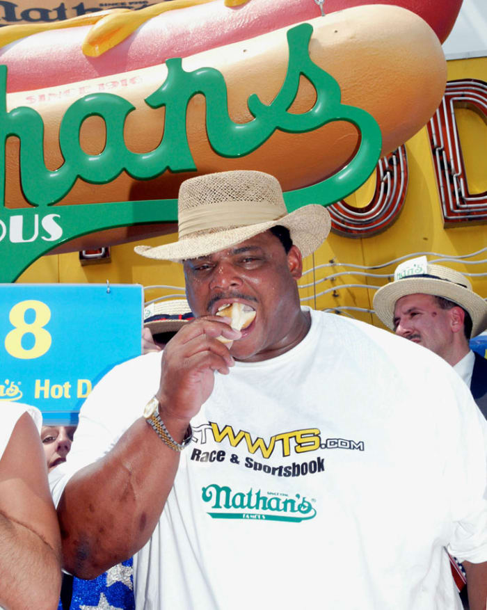 Classic Photos of William "The Refrigerator" Perry Sports Illustrated