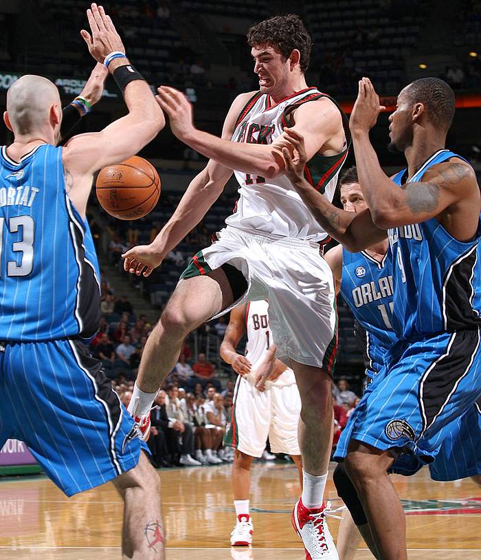 Hot Clicks: Lizzy Caplan; NBA's All-Time Top Draft Busts - Sports ...