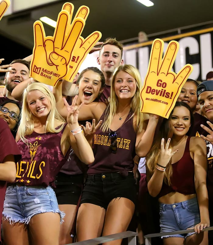 Tuesday's P.M. Hot Clicks Natalia Barulich photos; College Football