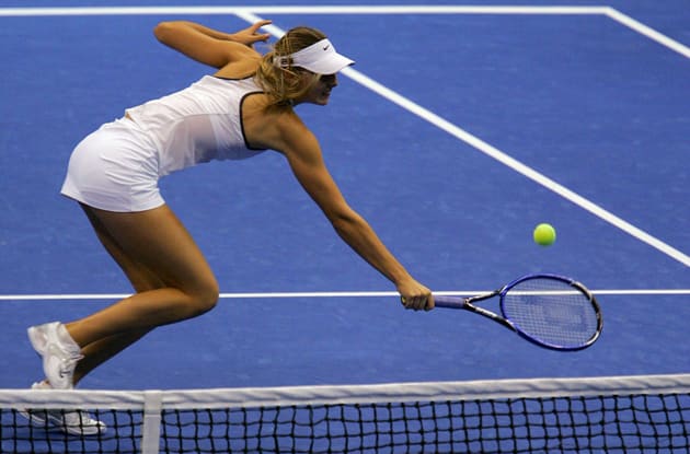 TBT Maria Sharapova beats Serena Williams at the 2004 WTA Finals in