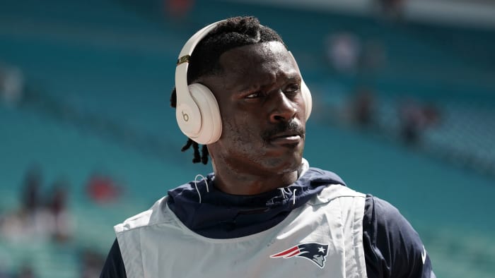 An arrest warrant has been issued for Antonio Brown on burglary with battery.