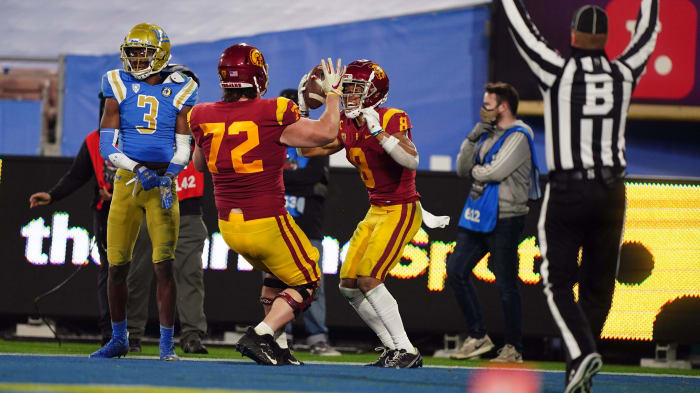 No. 15 USC stays unbeaten after comeback win over UCLA - Sports Illustrated