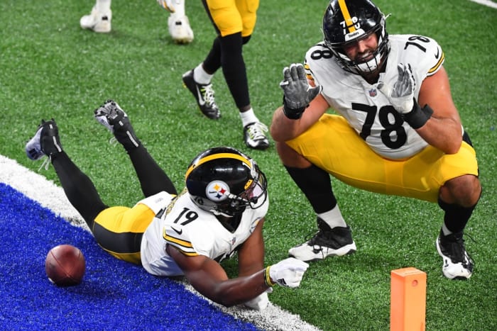 Sep 14, 2020;  East Rutherford, New Jersey, USA;  Pittsburgh Steelers wide receiver JuJu Smith-Schuster (19) celebrates his touchdown catch with offensive tackle Alejandro Villanueva (78) during the fourth quarter against the New York Giants at MetLife Stadium.  Mandatory Credit: Robert Deutsch-USA TODAY Sports