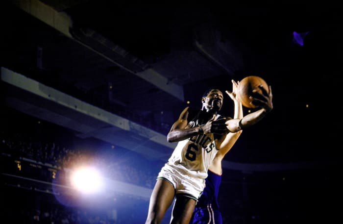 Would the St. Louis Hawks be the winningest franchise in history if they had drafted Bill Russell?