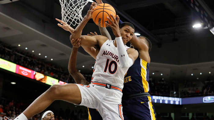 Auburn Tigers forward Jabari Smith (10) catches a rebound against the Murray State Racers during the first half at Auburn Arena.