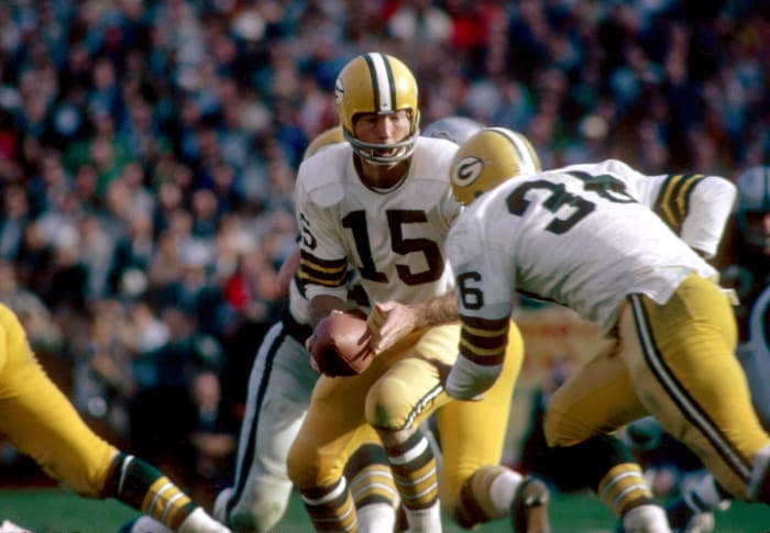 Bart Starr in action against the Oakland Raiders during Super Bowl II at the Orange Bowl.  The Packers defeated the Raiders 33-14.