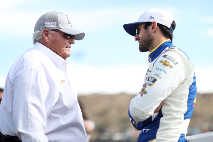 Chase Elliott speaks with team owner Rick Hendrick during last year's Championship 4 weekend at Phoenix Raceway. (Photo by Chris Graythen/Getty Images)