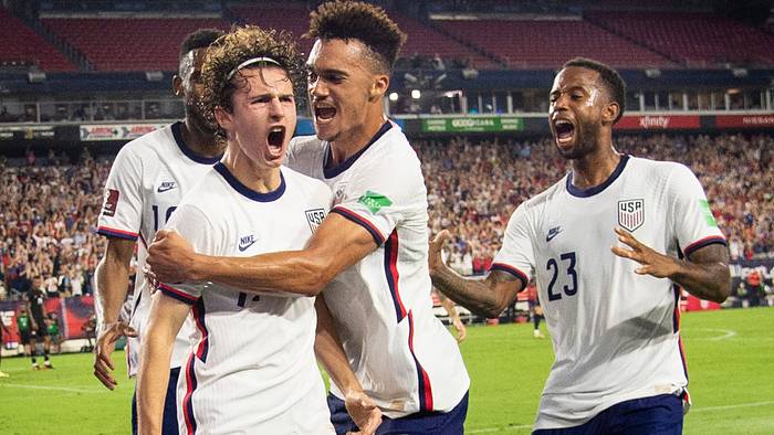 Brenden Aaronson hurts his knee entering USMNT camp