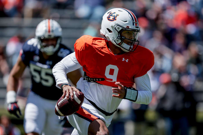 Auburn Tigers quarterback Robby Ashford battles for mileage during the NCAA A-Day college football game at Jordan-Hare Stadium on Saturday, April 9, 2022 in Auburn, Alabama (AP Photo/Butch Dill)