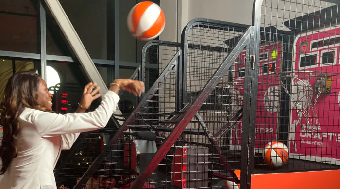 Rhyne Howard playing Pop-a-Shot at the 2022 WNBA draft