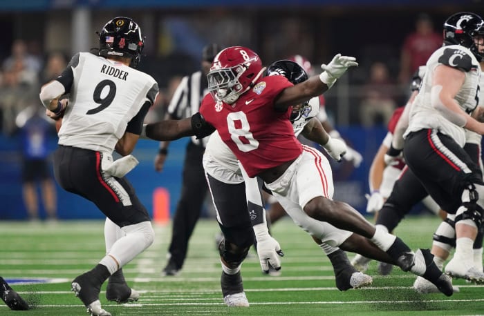 Alabama linebacker Christian Harris (8) pressures Cincinnati quarterback Desmond Ridder (9) during the 2021 College Football Playoff semifinals. Gary Cosby Jr./USA TODAY NETWORK