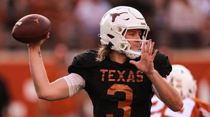 Quinn Ewers playing at the Texas spring game
