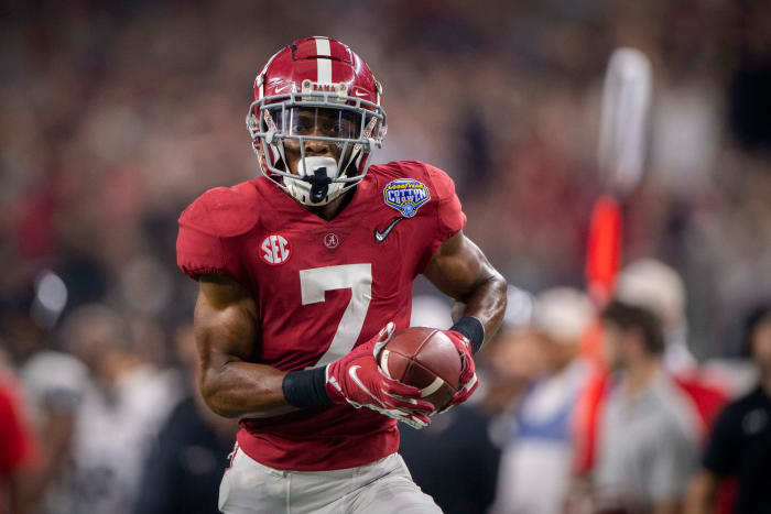 Alabama Crimson Tide wide receiver Ja'Corey Brooks (7) catches a pass for a touchdown against the Cincinnati Bearcats during the second quarter during the 2021 Cotton Bowl National College Football Semifinals at AT&T Stadium.