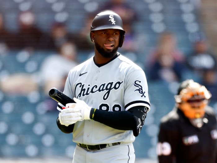 Luis Robert of the Chicago White Sox took action after beating the Cleveland Guardian in the sixth inning of the first baseball doubleheader match, Wednesday, April 20, 2022, in Cleveland.