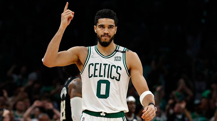 Jayson Tatum playing for the Celtics.