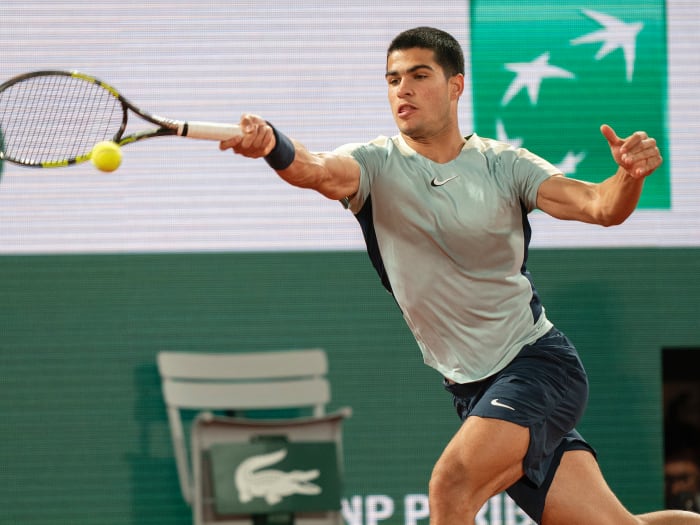 Carlos Alcaraz (ESP) returned a shot from Sebastian Korda (USA) during their match on the sixth day of the French Open at the Stade Roland-Garros.
