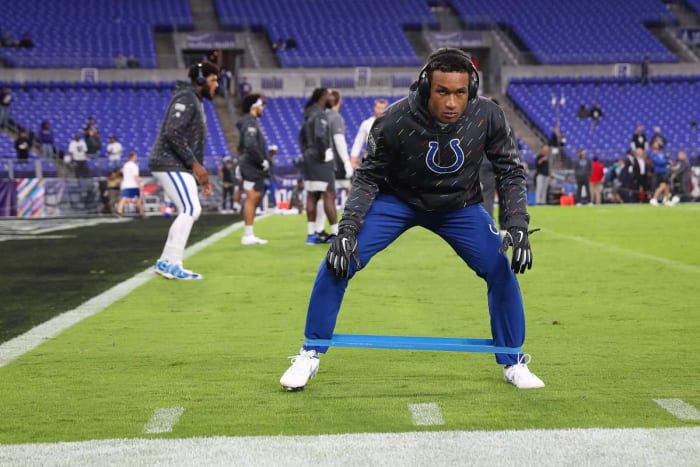 Indianapolis Colts free safety Julian Blackmon (32) warms up before the game against the Baltimore Ravens on Monday, Oct.  11, 2021, at M&T Bank Stadium in Baltimore.  Indianapolis Colts At Baltimore Ravens At MT Bank Stadium In Baltimore Maryland Monday Night Football Oct 11 2021