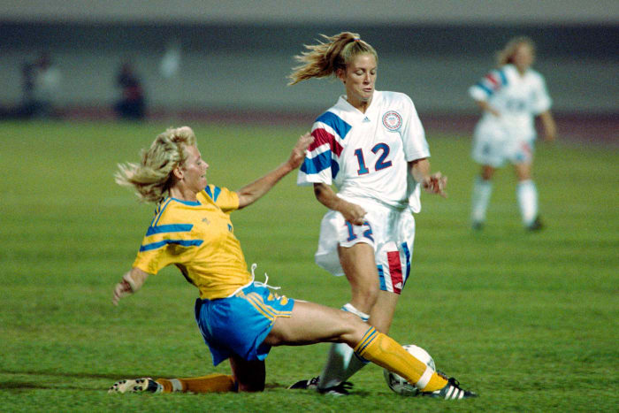 USWNT's Carin Jennings took on Sweden at the 1991 Women's World Cup