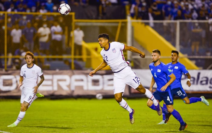 Miles Robinson a failli marquer pour l'USMNT contre El Salvador