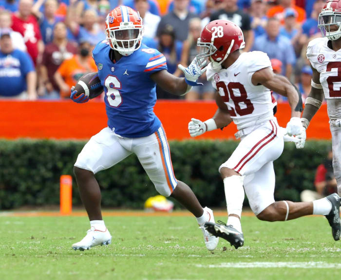 Florida Gators running back Nay'Quan Wright (6) runs the ball during the soccer game between the Florida Gators and the Alabama Crimson Tide, at Ben Hill Griffin Stadium in Gainesville, Florida on September 18, 2021.  [Brad McClenny/The Gainesville Sun]

Flgai 09182021 Ufvs Bama 2